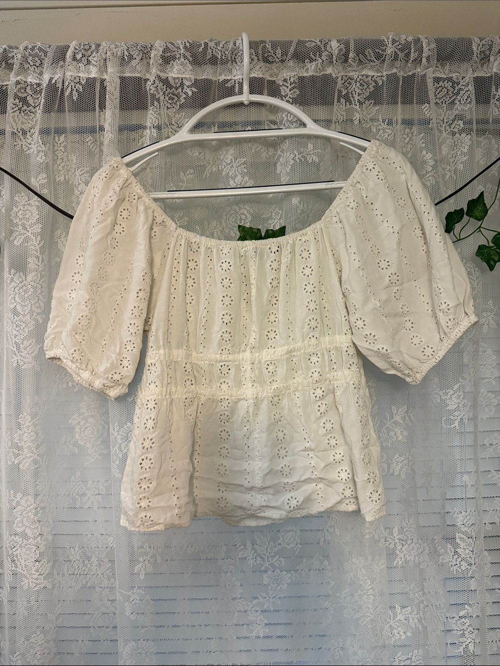 Women's Cream Eyelet Puff-Sleeve Blouse - Picture 3 of 6